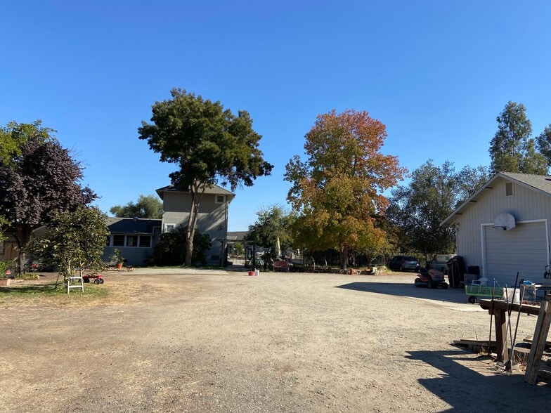 Building Photo - 525 N Dietrich Rd