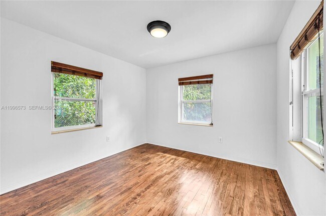 Building Photo - 1280 NE 115th St