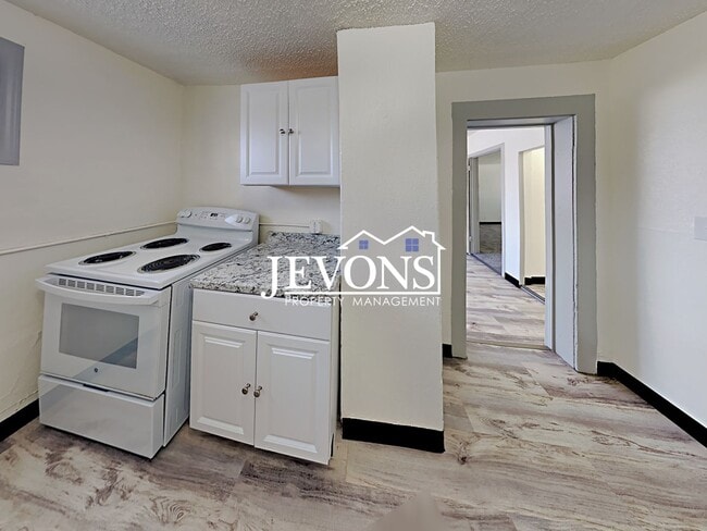 Building Photo - 20 S Fair Ave