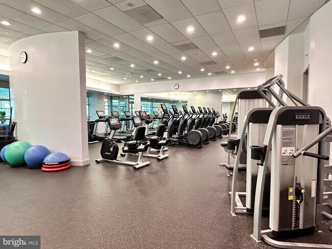 Building Photo - 1881 N Nash St