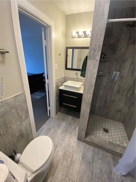 Building Photo - 300 Cooner St