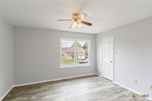 Building Photo - 410 Steeplechase Dr
