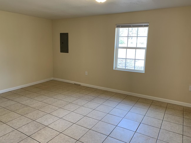 Building Photo - 201 Main St