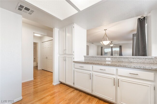 Building Photo - 1851 Hillpointe Rd