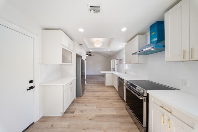 Building Photo - 9115 Tanager St