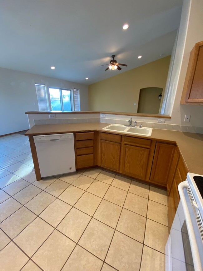 Building Photo - April Rent Free - House with Triple Car Garage