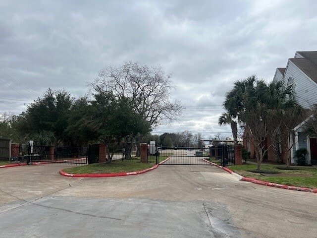 Building Photo - 14550 Fonmeadow Dr