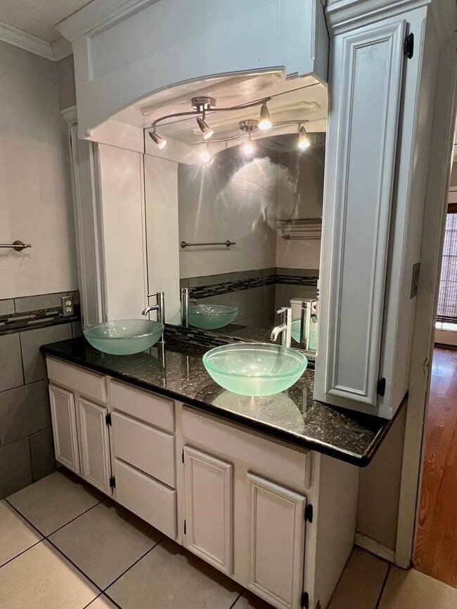 Building Photo - 3858 Scott St