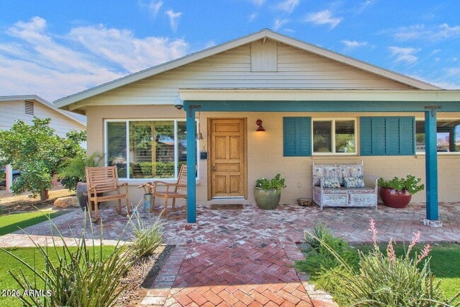 Building Photo - 6621 E 4th St