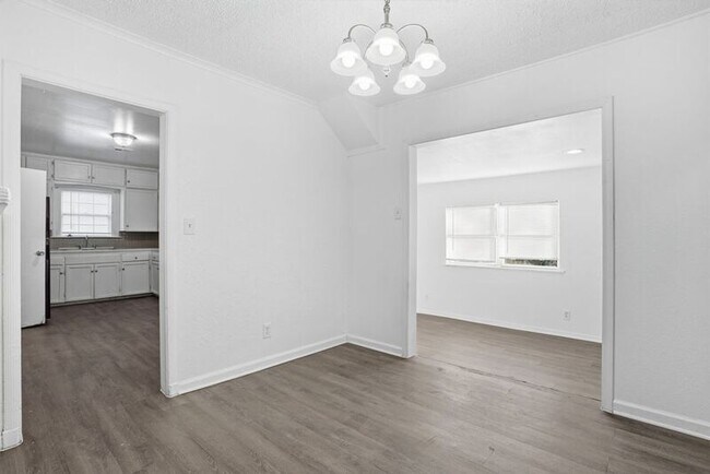 Building Photo - 1539 N Denver Ave