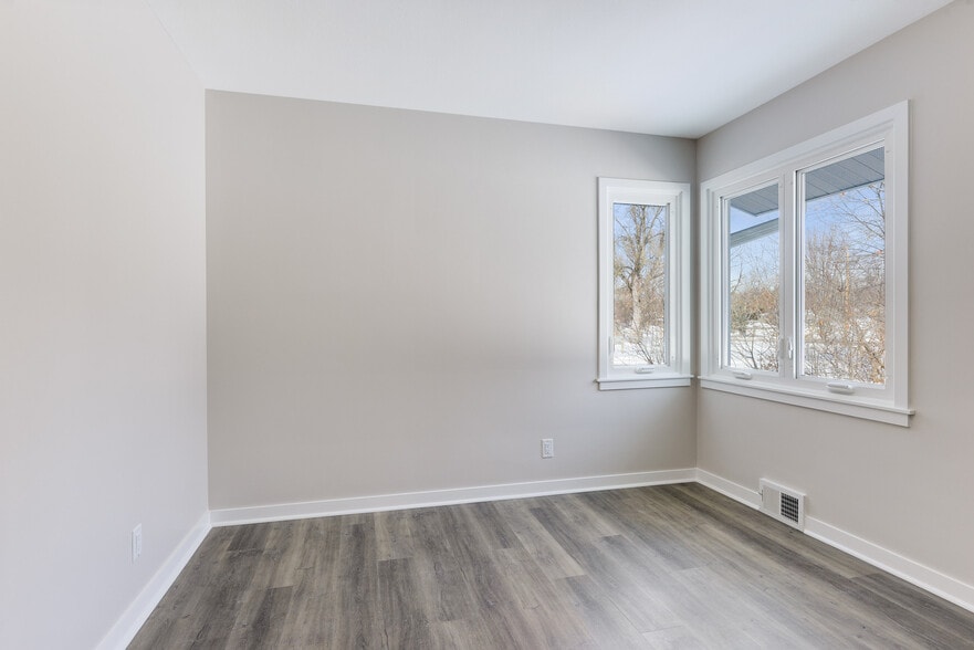 Building Photo - 1943 Regent Ave N