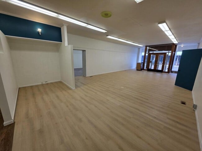 Building Photo - 128 S Water St