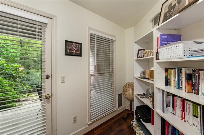 Building Photo - 1467 Monroe Dr NE