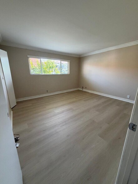 Building Photo - 1226 S Mayflower Ave