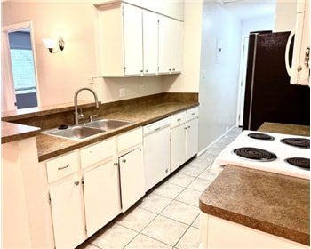 Building Photo - 9901 Hundred Oaks Cir