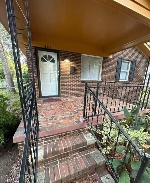 Building Photo - 305 Scoggins St