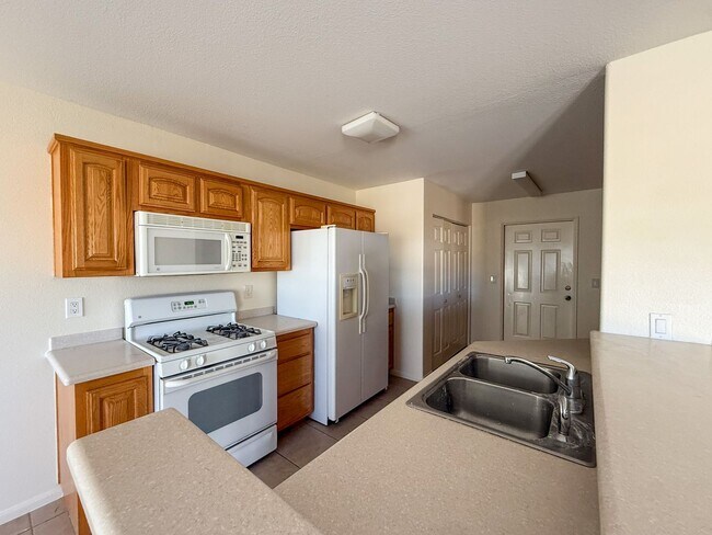 Building Photo - 29 Palms Home