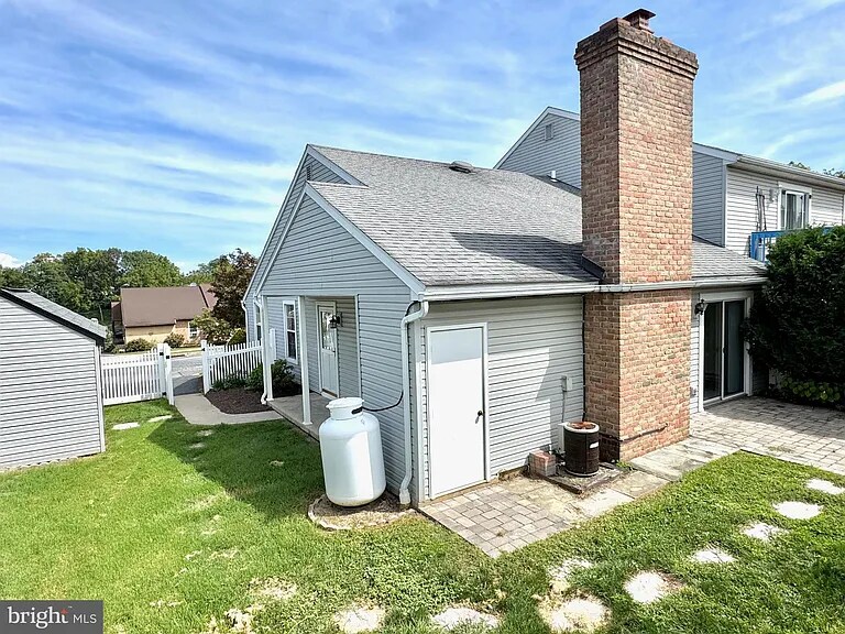 Building Photo - 211 Halsey Ave