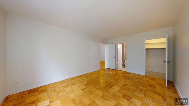 Building Photo - 247 W 87th St