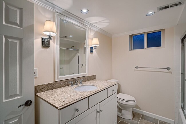 Building Photo - West Highlands 4-bedroom 2-bathroom