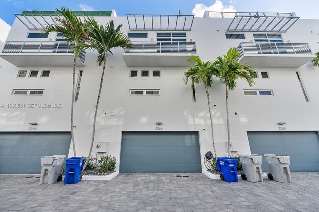 Building Photo - 3266 NE 15th St