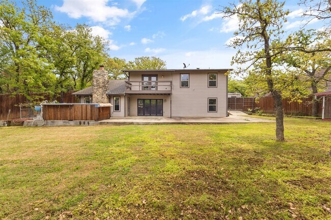Building Photo - 3427 Lakewood Ln