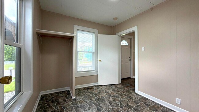 Building Photo - 540 Oakwood St