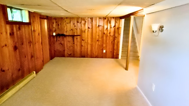 Building Photo - 4-Bedroom Ranch Available Summer 2026