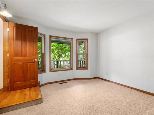Building Photo - Stunning Custom Home 4 Bedroom in the Gate...