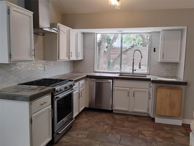 Building Photo - 2018 Ramona Cir
