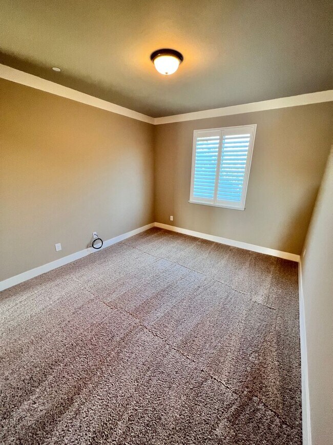Building Photo - Stunning 3 Bedroom, 2.5 Bath Single Family Home, Gated Community, Beautiful Inside & Out!