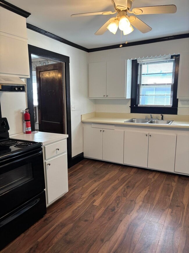 Building Photo - 107 Orange St