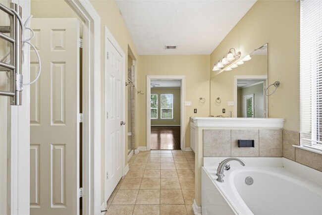 Building Photo - 25203 Oak Villa Dr