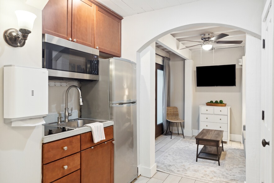 Building Photo - 33 Cannon St