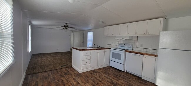 Building Photo - Ready to Move in