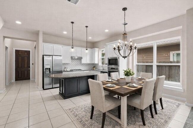 Building Photo - 17019 Seminole Ridge Dr