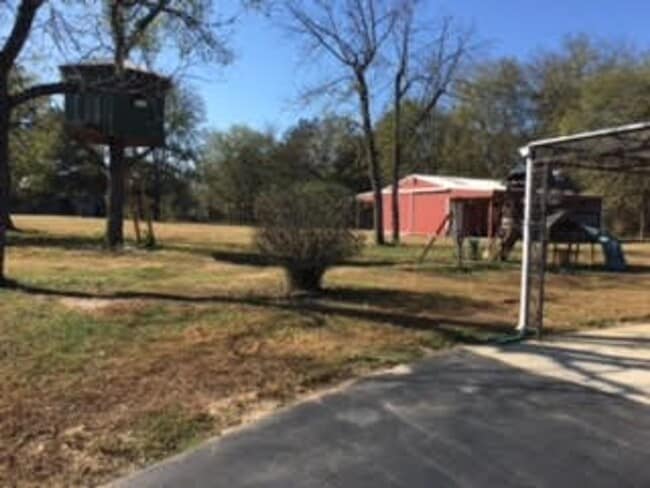 Building Photo - 3 Bed, 2 Bath home with Shop & 3 acres!