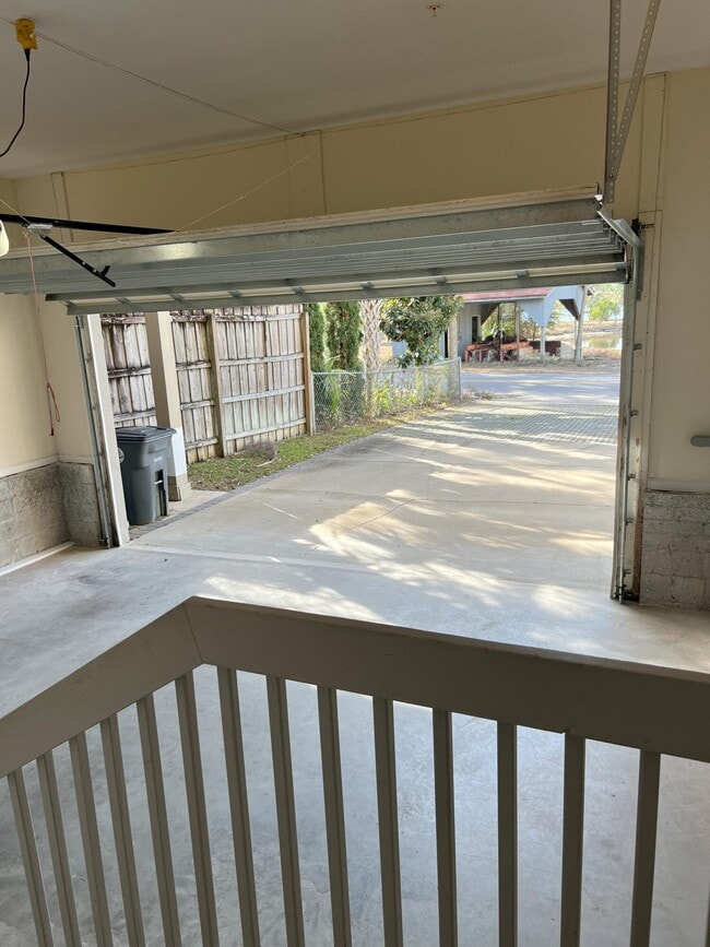 Building Photo - 1147 N Bayshore Dr