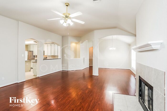 Building Photo - 12307 Thoreau Dr