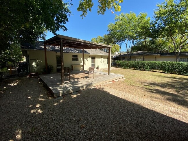 Building Photo - 1415 Bentwood Rd