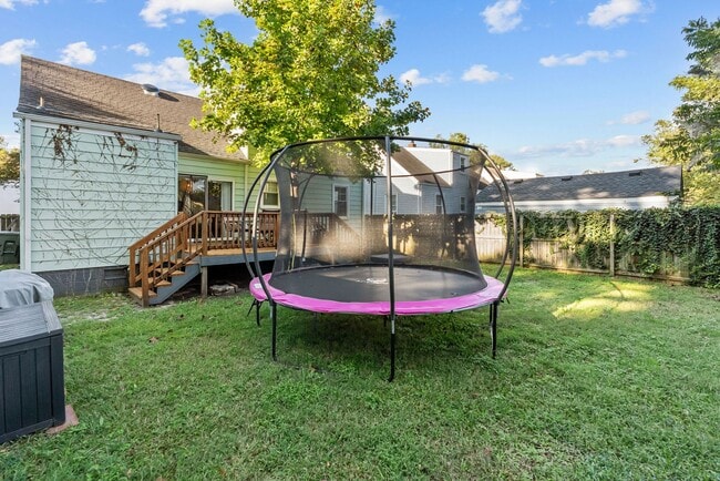 Building Photo - Furnished 4 bedroom Near NOB