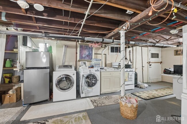 Building Photo - 415 Main St