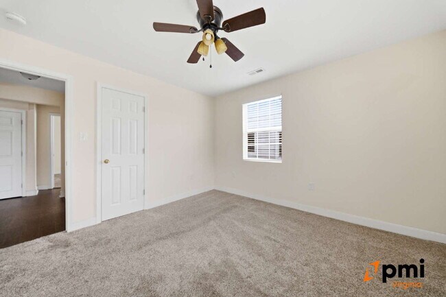 Building Photo - 4 BEDROOM 2 BATH RENOVATED HOME IN NORFOLK, PETS ACCEPTED