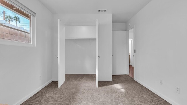 Building Photo - 53635 Avenida Bermudas