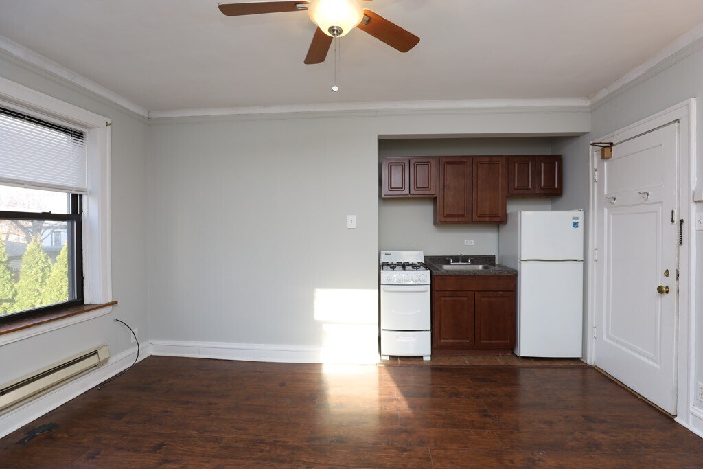 Building Photo - 4349 N Damen Ave