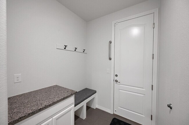 Building Photo - Modern 5BR House in Parker