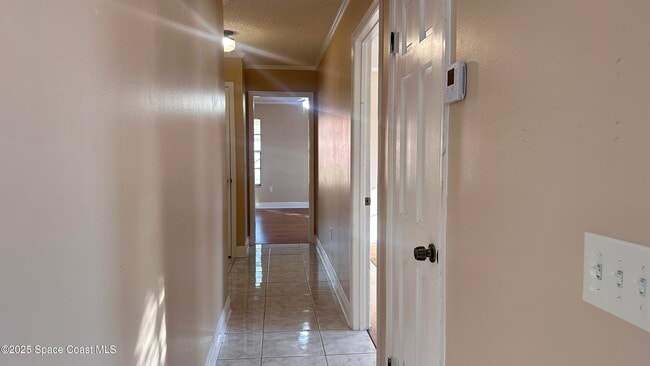 Building Photo - 301 Nesbitt St