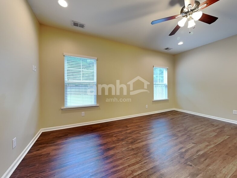 Building Photo - 498 Stonebridge Cir