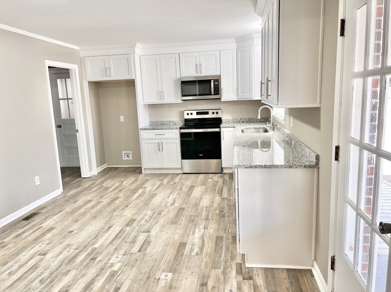 Building Photo - 925 Southgate Dr