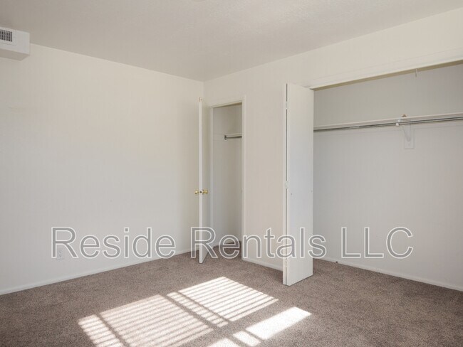 Building Photo - 257 W 600 N